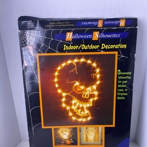 VTG HALLOWEEN LIGHTED SKULL ORNAMENTAL SILHOUETTE